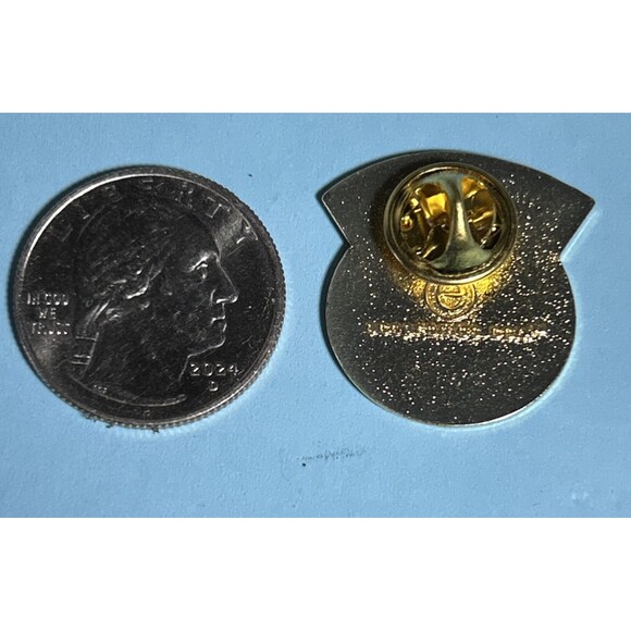 SUN VALLEY 75 Year Anniversary Idaho Resort Skiing Ski Souvenir Travel Pin - Picture 2 of 2